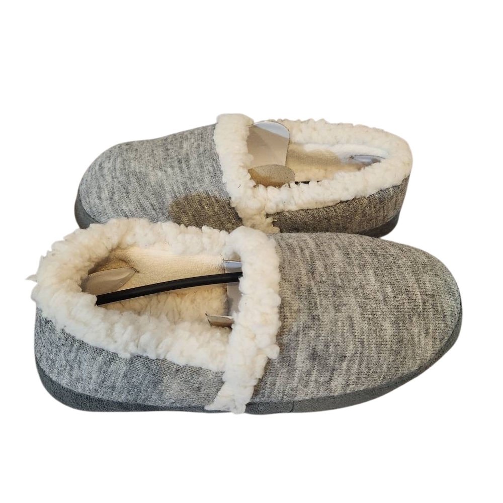 Isotoner Cozy Gray Memory Foam Women's Slippers‎